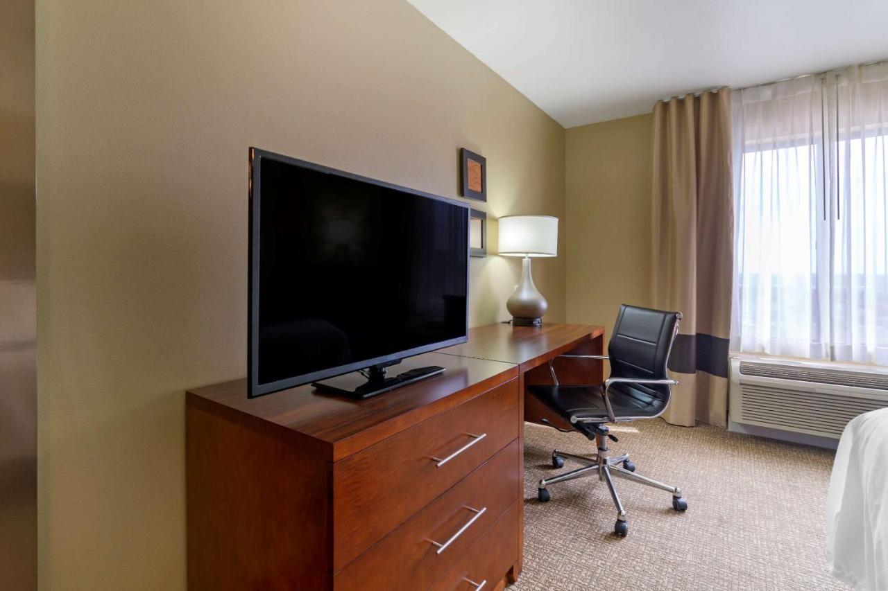 Comfort Inn & Suites Mandan - Bismarck Esterno foto