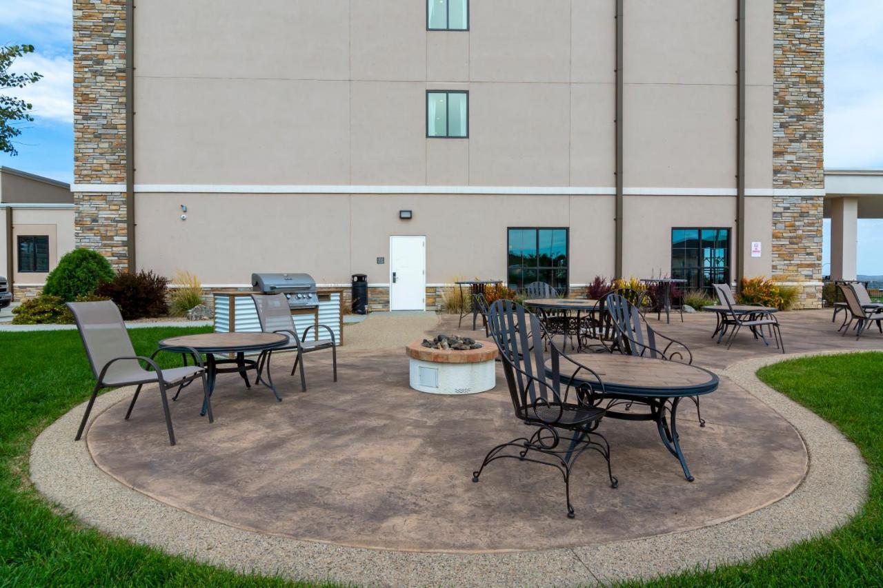 Comfort Inn & Suites Mandan - Bismarck Esterno foto