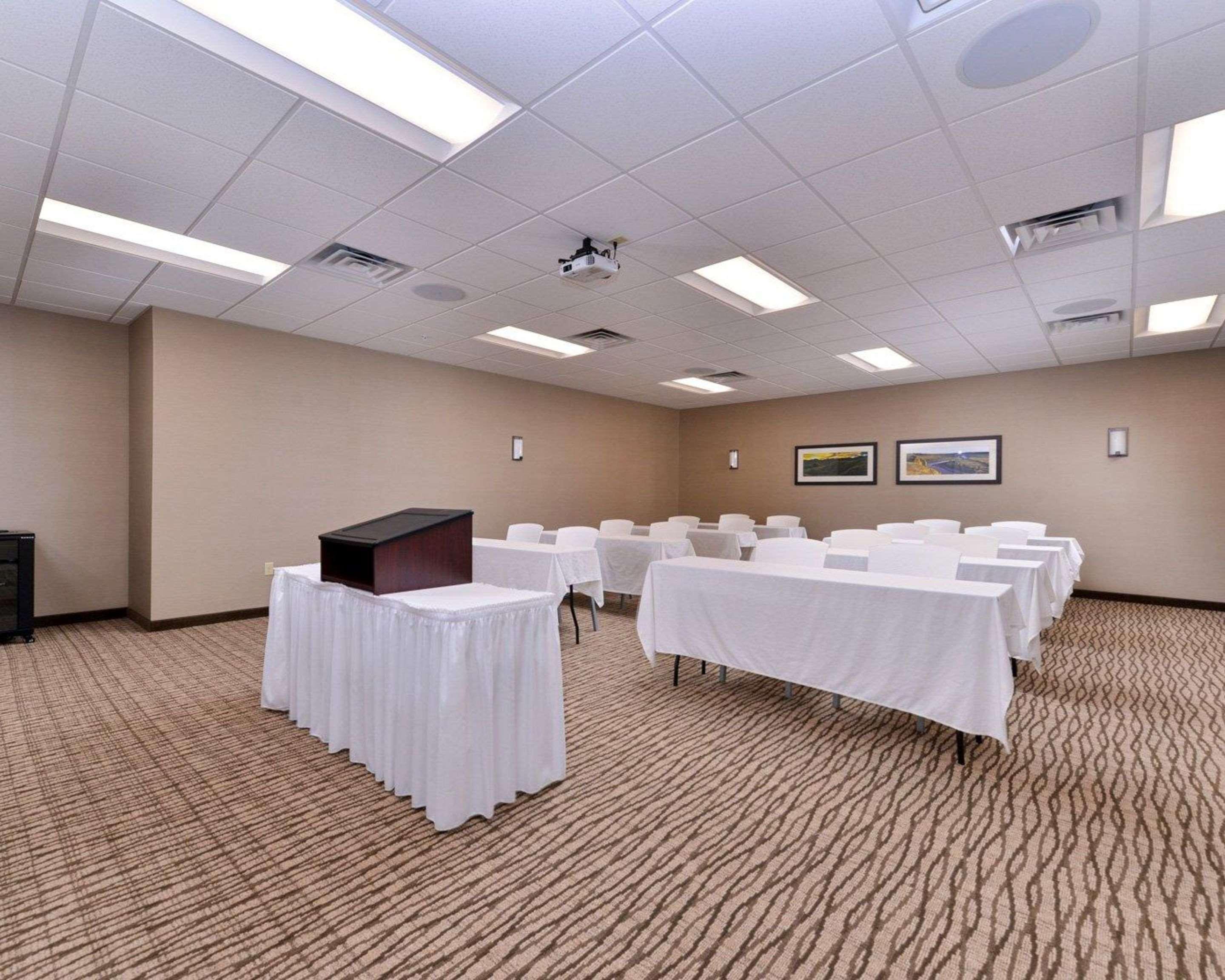 Comfort Inn & Suites Mandan - Bismarck Esterno foto