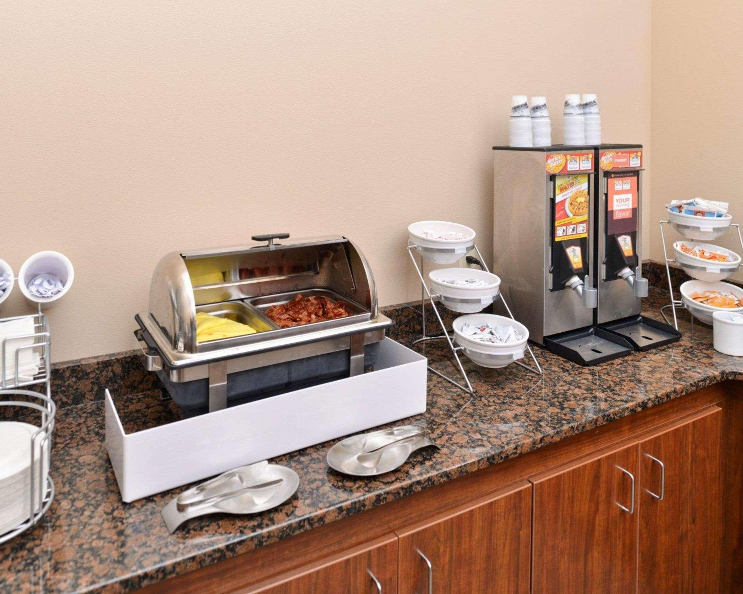Comfort Inn & Suites Mandan - Bismarck Esterno foto
