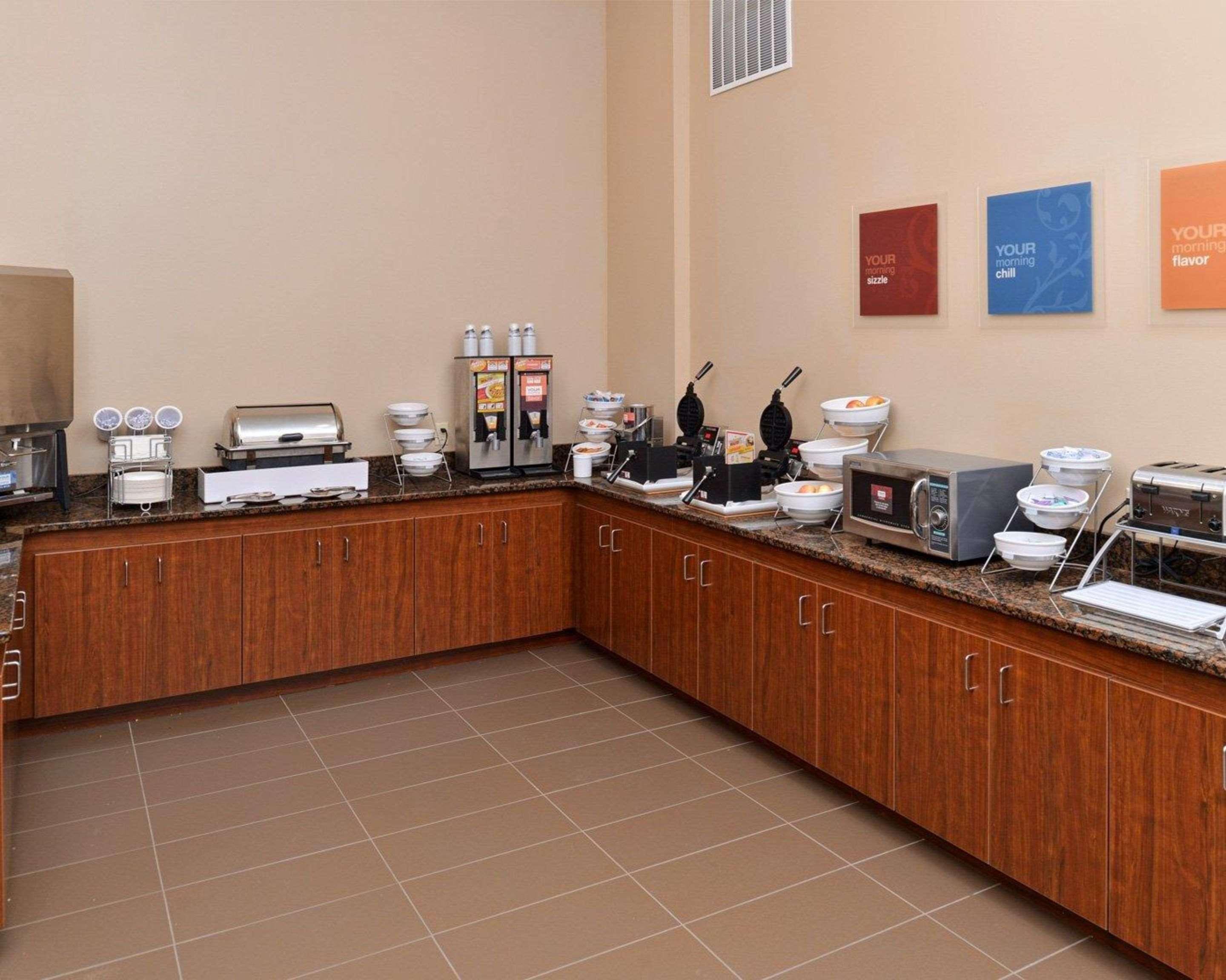 Comfort Inn & Suites Mandan - Bismarck Esterno foto